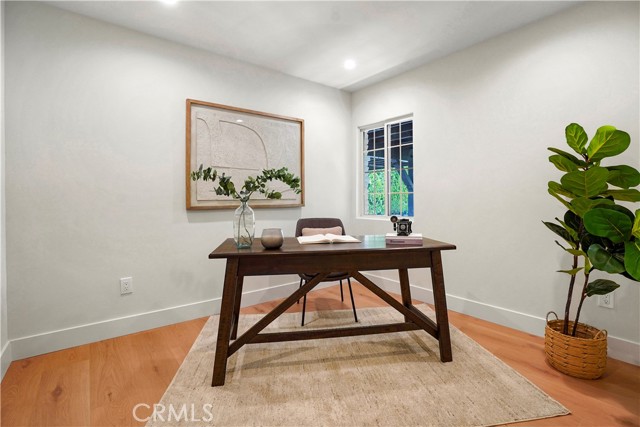 Detail Gallery Image 22 of 55 For 18324 Sylvan St, Tarzana,  CA 91335 - 4 Beds | 2 Baths