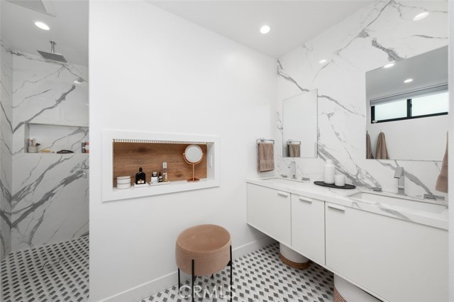 2329 Vineyard Avenue, Los Angeles CA: https://media.crmls.org/medias/2ce8f746-9d58-4363-9cd5-f38e70cdd0f6.jpg