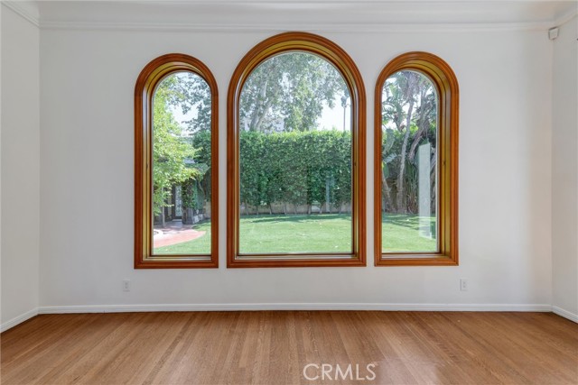 11159 La Maida Street, North Hollywood CA: https://media.crmls.org/medias/2ce8fe5d-0fcd-40e0-a5a9-62d99e62b2e6.jpg