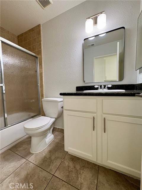 2137 Estrella Court, Palmdale CA: https://media.crmls.org/medias/2ce938d6-78fb-4920-9f3b-c26eb9f1789d.jpg