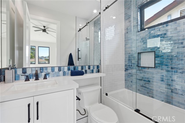 1612 Gates Avenue, Manhattan Beach CA: https://media.crmls.org/medias/2ce994e2-c77a-4ee7-9161-81a413c685bd.jpg