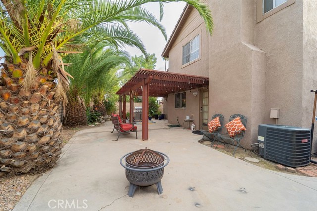 13584 Sutter Court, Fontana CA: https://media.crmls.org/medias/2ce9afa4-e64b-4039-8b45-cc50e5b09f62.jpg