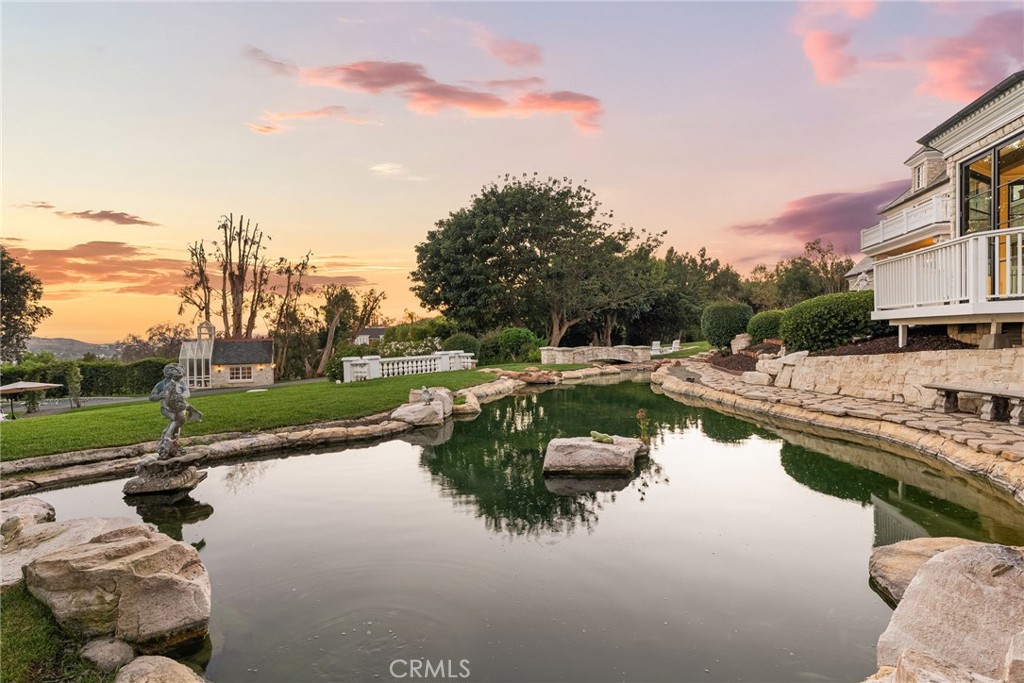 https://media.crmls.org/medias/2ce9bbeb-0cbe-451c-ab50-5242a8f56b41.jpg?preset=X-Large