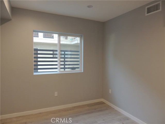 Detail Gallery Image 7 of 15 For 22735 Del Valle St #1,  Woodland Hills,  CA 91364 - 2 Beds | 1 Baths