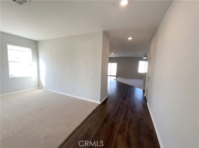 Detail Gallery Image 7 of 25 For 16818 Desert Willow, Victorville,  CA 92394 - 5 Beds | 3 Baths