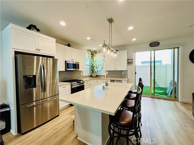 Detail Gallery Image 4 of 33 For 6512 Alondra Bld, Paramount,  CA 90723 - 4 Beds | 2/1 Baths