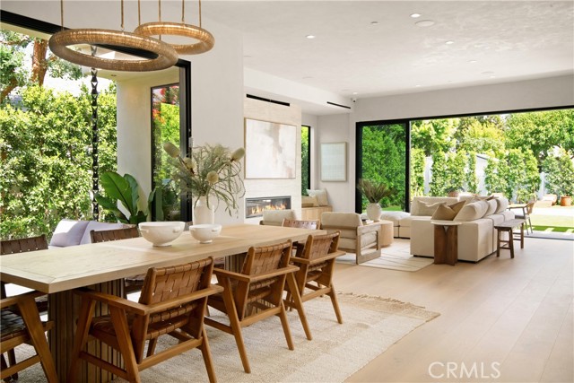Detail Gallery Image 3 of 22 For 4500 Calhoun Ave, Sherman Oaks,  CA 91423 - 4 Beds | 4/1 Baths