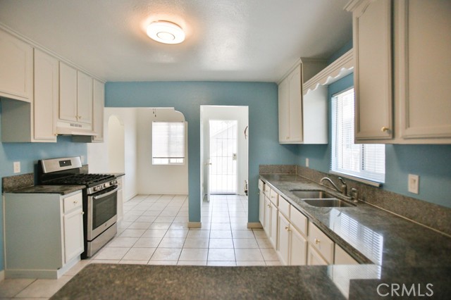 531 W 61st Street, Los Angeles CA: https://media.crmls.org/medias/2ceb68fe-c036-4212-86f0-57394fa4945d.jpg