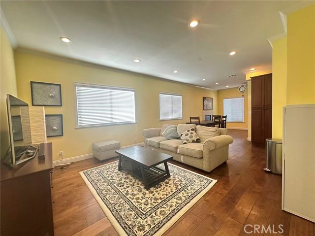 Detail Gallery Image 2 of 13 For 58 S Altadena Dr, Pasadena,  CA 91107 - 3 Beds | 3 Baths