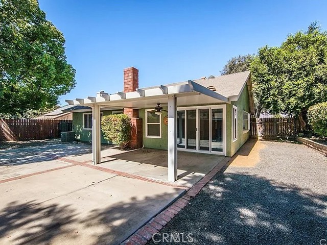 1364 E Pennsylvania Avenue, Redlands CA: https://media.crmls.org/medias/2cec40d6-9784-47d6-b104-e1e556808267.jpg