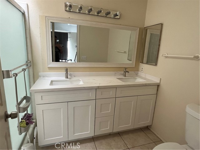 27 Dartmouth, Irvine CA: https://media.crmls.org/medias/2cec5c95-e58d-4b07-b6eb-2fc743f74d3d.jpg