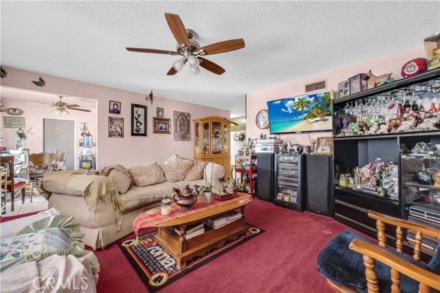 3261 Viola Drive, Riverside CA: https://media.crmls.org/medias/2cec82f1-fee7-4d85-8c47-c95bc6b062b8.jpg
