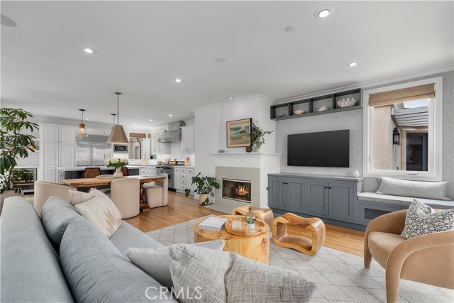 807 Crest Drive, Manhattan Beach CA: https://media.crmls.org/medias/2ced0ada-3097-47dc-a7ff-0c906b53f325.jpg