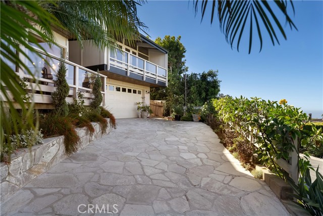 Detail Gallery Image 3 of 46 For 1961 San Remo Dr, Laguna Beach,  CA 92651 - 3 Beds | 2/1 Baths