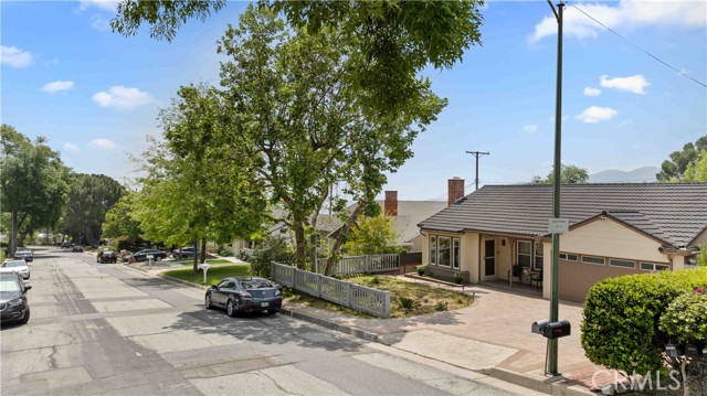 3348 Burritt Way, La Crescenta CA: https://media.crmls.org/medias/2ced39cc-facd-4dd0-a32f-8cff3d210d79.jpg