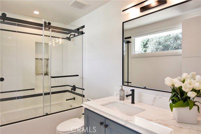 Detail Gallery Image 12 of 18 For 189 S Allen Ave #1,  Pasadena,  CA 91106 - 4 Beds | 3/1 Baths