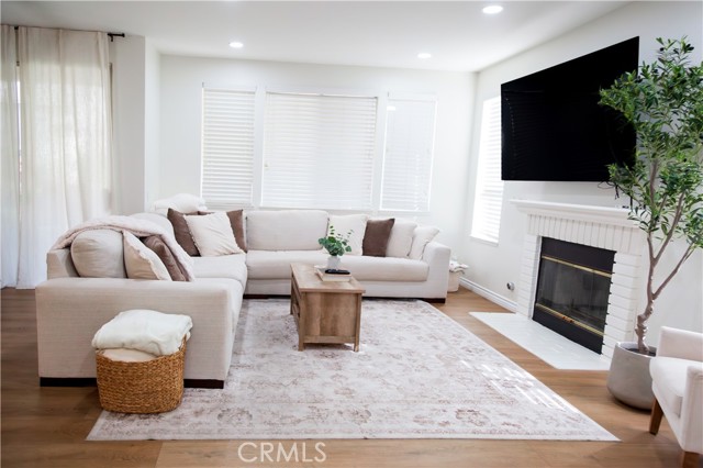 Detail Gallery Image 3 of 21 For 272 Fieldstone Way a,  Simi Valley,  CA 93065 - 2 Beds | 2 Baths