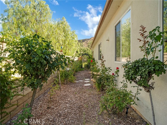 Detail Gallery Image 38 of 44 For 21103 Cross Creek Dr, Saugus,  CA 91350 - 3 Beds | 3 Baths