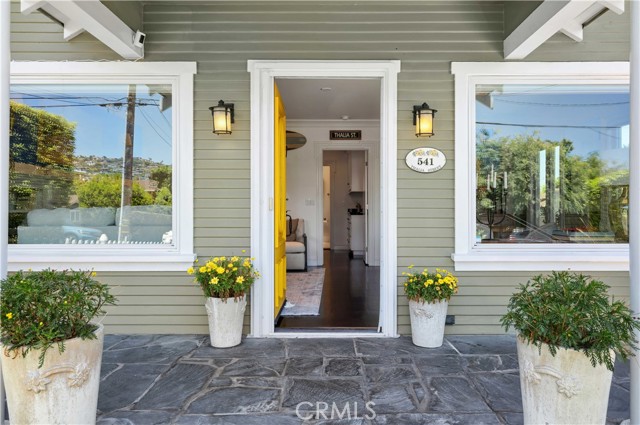 541 Thalia Street, Laguna Beach CA: https://media.crmls.org/medias/2cee51c2-0853-4494-8cae-5cd6800dba87.jpg
