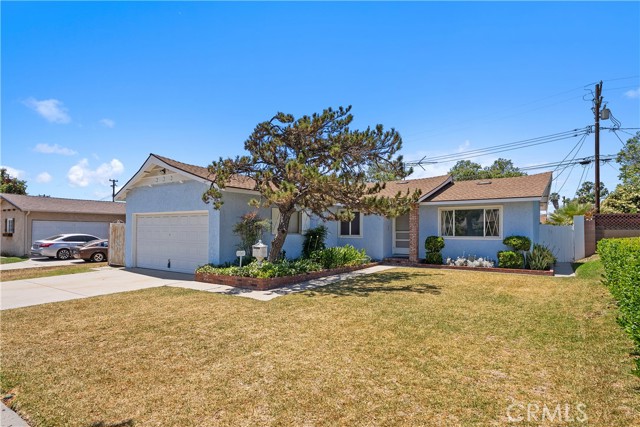 11747 Hollyview Drive, La Mirada CA: https://media.crmls.org/medias/2cee7393-a2b0-46c0-95fd-f57db305064a.jpg