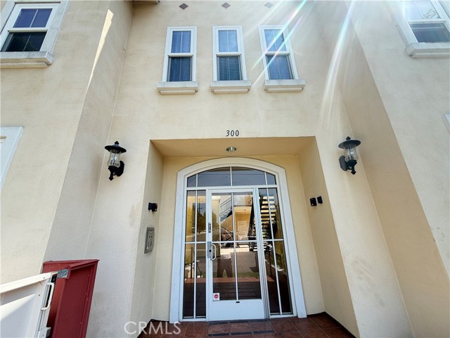 Detail Gallery Image 3 of 25 For 300 E Providencia #111,  Burbank,  CA 91502 - 1 Beds | 1 Baths