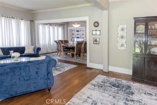 1010 N Madison Avenue, Pasadena CA: https://media.crmls.org/medias/2cf1a90a-641f-4288-a76c-2706d88243b5.jpg