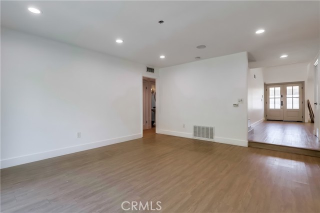 5528 Voletta Place, Valley Village CA: https://media.crmls.org/medias/2cf22d4f-a1e1-403c-8945-a9dac24d7464.jpg