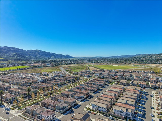 Detail Gallery Image 4 of 44 For 2111 Seville, Santa Paula,  CA 93060 - 4 Beds | 2/1 Baths