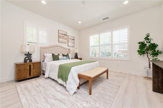 124 Cruiser, Irvine CA: https://media.crmls.org/medias/2cf4a05e-301f-4806-8ce9-c3db4eb650a0.jpg