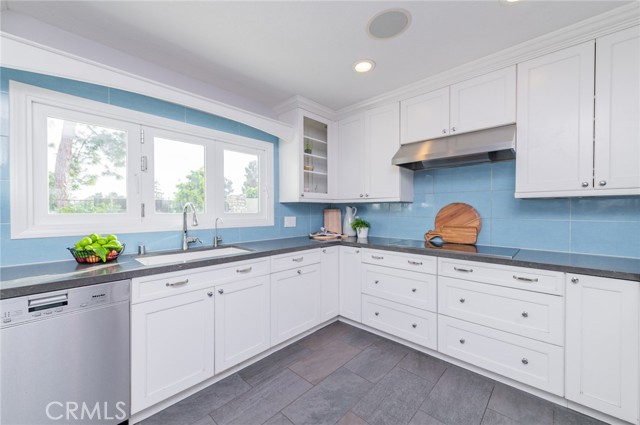 Detail Gallery Image 9 of 46 For 26 Morning Dove, Irvine,  CA 92604 - 4 Beds | 2/1 Baths