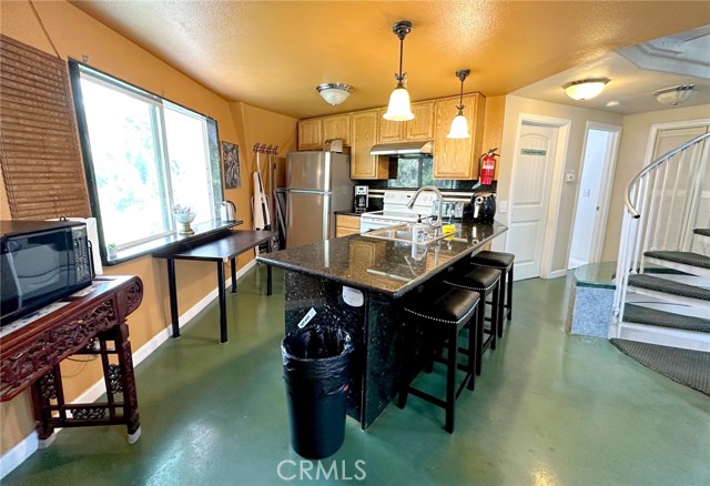 Detail Gallery Image 7 of 42 For 24998 Jewel, Crestline,  CA 92325 - 4 Beds | 3 Baths