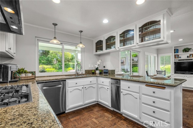 7126 Shadow Ridge Court, West Hills CA: https://media.crmls.org/medias/2cf6dee3-efe2-4309-a5f3-4d56964bc614.jpg