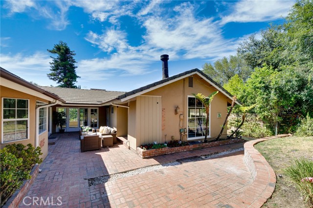37 Sierra Madre Boulevard, Arcadia CA: https://media.crmls.org/medias/2cf7007c-9845-4814-82c9-0530fba1ea18.jpg