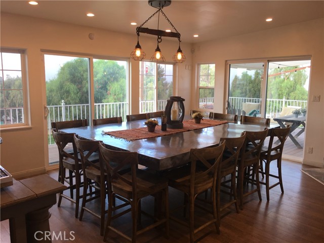 10161 Foothill Boulevard, Sylmar CA: https://media.crmls.org/medias/2cf74ee9-5e63-411c-ba1e-73e24e516c76.jpg
