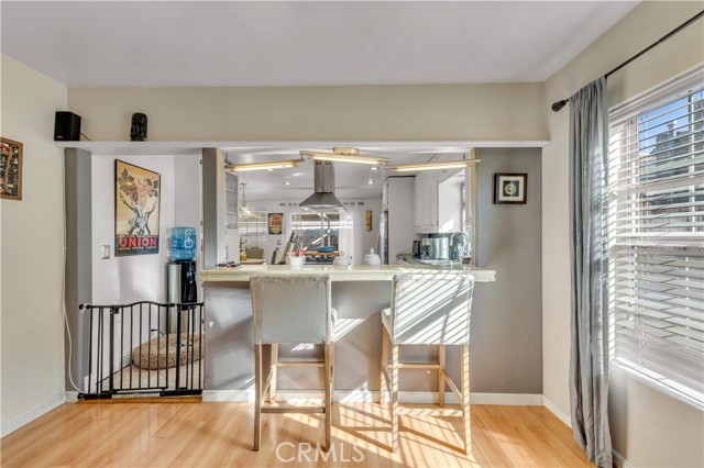 Detail Gallery Image 9 of 21 For 608 S Pacific Coast Highway, Redondo Beach,  CA 90277 - 2 Beds | 2 Baths