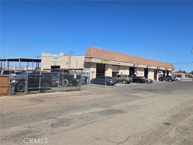 21969 Highway 18, San Bernardino CA: https://media.crmls.org/medias/2cf7ee4d-95c8-42c4-b7c8-d663c96fd8e3.jpg