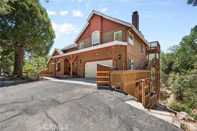 1088 Nadelhorn Drive, Lake Arrowhead CA: https://media.crmls.org/medias/2cf8044e-5080-42ff-8d76-85635de99bf0.jpg