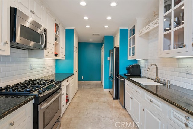 13331 Moorpark Street, Sherman Oaks CA: https://media.crmls.org/medias/2cf873ed-598d-47aa-8a81-e72928be83c9.jpg