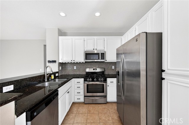 Detail Gallery Image 10 of 39 For 17809 Ash Ct, Carson,  CA 90746 - 2 Beds | 2 Baths