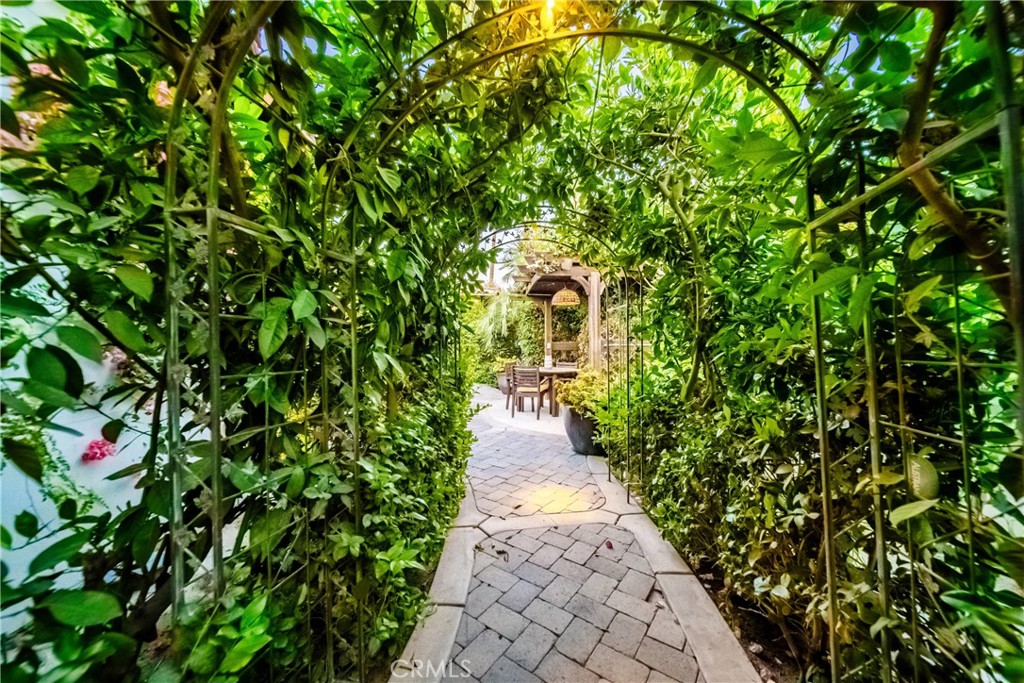 https://media.crmls.org/medias/2cf8820c-bc14-4117-a73f-977adabecb43.jpg?preset=X-Large