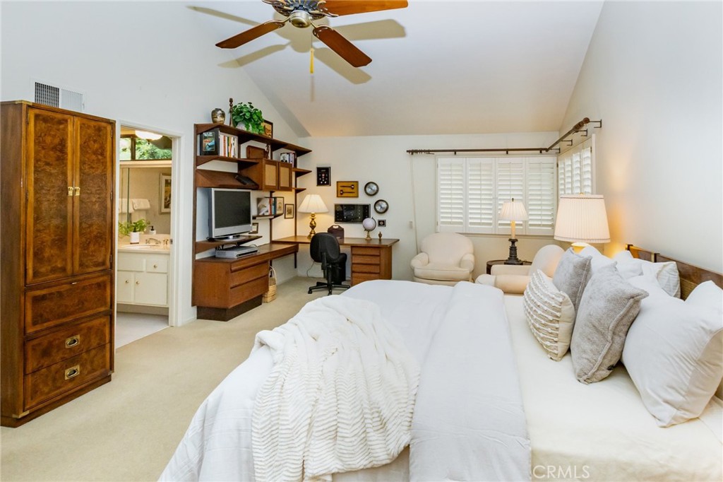 https://media.crmls.org/medias/2cf8bf5f-656a-4b67-bed3-3aaf3ebafe33.jpg?preset=X-Large
