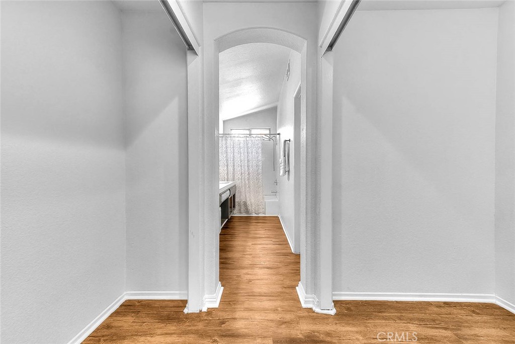 https://media.crmls.org/medias/2cf902cd-1427-494f-a16e-581e86b21806.jpg?preset=X-Large
