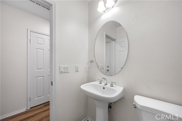 Detail Gallery Image 12 of 31 For 27626 Sunny Creek Dr, Valencia,  CA 91354 - 3 Beds | 2/1 Baths