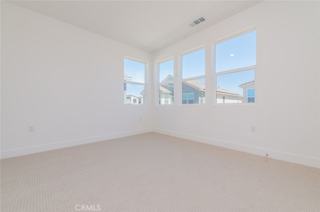 https://media.crmls.org/medias/2cf99369-2797-4baf-8194-bc5d499ba3dd.jpg?preset=X-Large