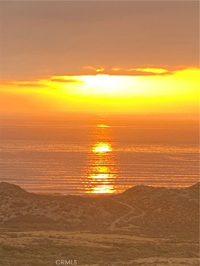 https://media.crmls.org/medias/2cf9c82c-e38d-4f90-92e3-28fbaddd2a22.jpg?preset=X-Large