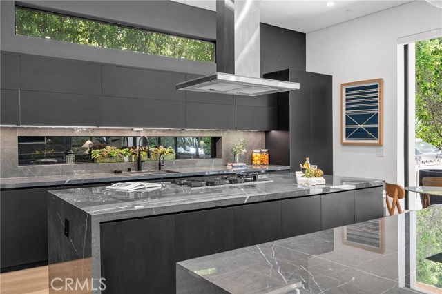15231 Greenleaf Street, Sherman Oaks CA: https://media.crmls.org/medias/2cfa4853-ec18-472f-ba95-cacb7d7418aa.jpg