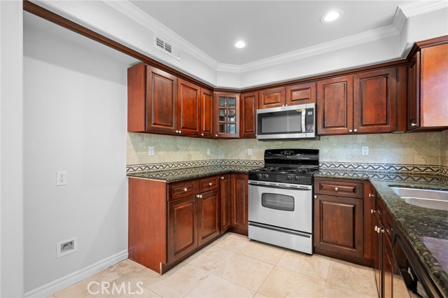 345 W Loraine Street, Glendale CA: https://media.crmls.org/medias/2cfaecc6-f508-4f4a-b5ce-2ceab62ce537.jpg