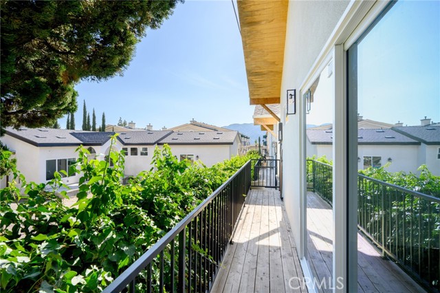 Detail Gallery Image 14 of 27 For 2926 Fairmount #3/4,  La Crescenta,  CA 91214 - 2 Beds | 2/1 Baths