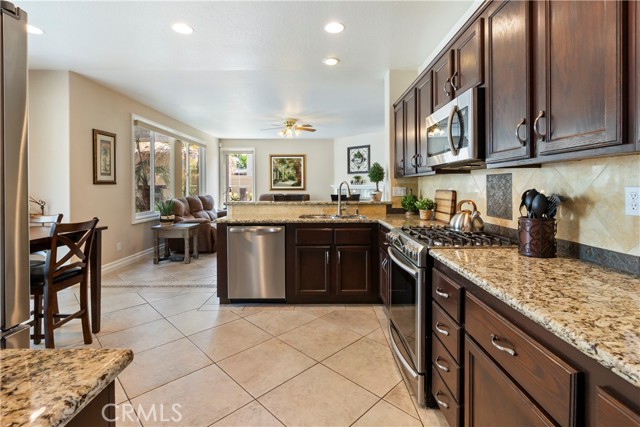 8880 Stony Brook Circle, Riverside CA: https://media.crmls.org/medias/2cfb5f0f-54b8-4fb2-b027-a83c31227be5.jpg