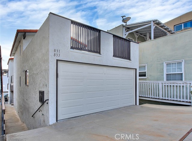 Detail Gallery Image 1 of 20 For 833 Monterey Bld, Hermosa Beach,  CA 90254 - 2 Beds | 2 Baths